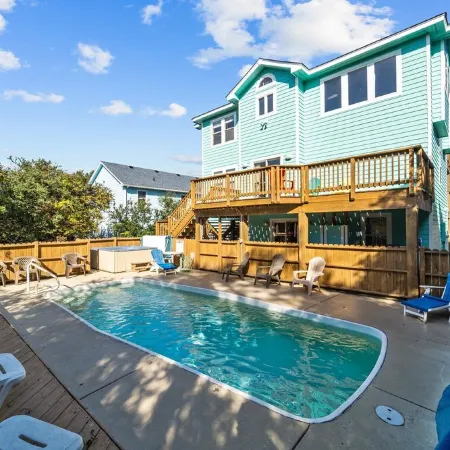 Family Fun House! Private Pool, Putting Green, Walk to Beach, Hot Tub, Game Room
