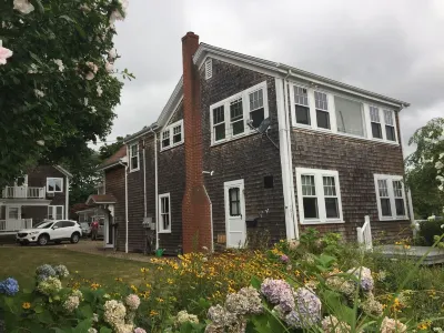 HARBOR VIEW CARRIAGE HOUSE