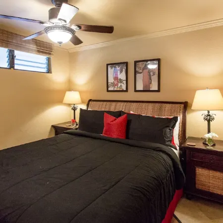 Beautiful Oceanfront Kona Reef Resort Private Top Floor Condo A33, AC throughout