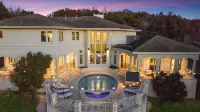 Sleeps 22+;15min ATX & Lake Travis ;Theater;Arcade; Sauna Hotels near Sta. Julia Church