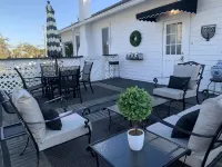 Luxurious and Relaxing Elegance Upstairs 🚭