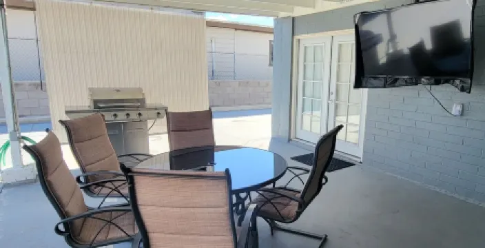 Cozy home away from home, close to lake and casinos Отели в г. Буллхед Сити