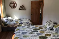 Modern Day Luxury Cabin Living! 4 Bed/4Bath, Hot Tub, 5 Acres, 15 Min to Lvnwrth