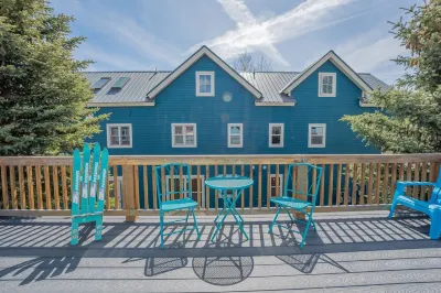 3 Bed 2 Bath,  Pets, Parking, Free Shuttle, walk to Elk Ave and Downtown!