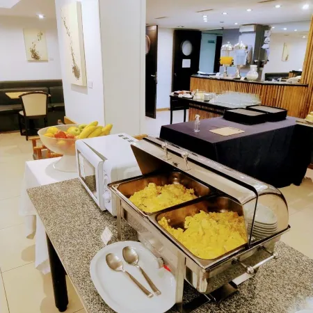 Hotel Cristoforo Colombo Отели рядом с достопримечательностью «Стадион G.E.B.A»
