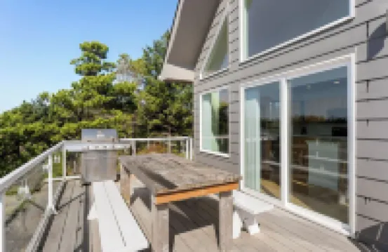 The Lighthouse - Hot Tub, Walk to Beach, Sleeps 10, Pets Allowed - 4-Star