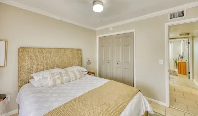 Charming condo close distance to Honeymoon Island!