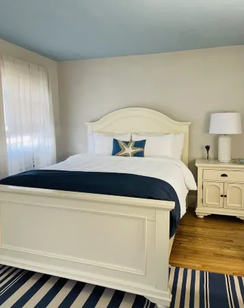 Charming Coastal Cottage, Steps to Ocean & Rockport Village! Отели рядом с достопримечательностью «Motif #1»