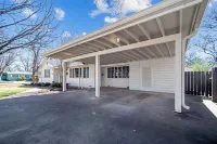 Haven Haus:  Spacious 3Br, 2BA w/ Firepit & Coffee Bar, 6 Blocks from Main St