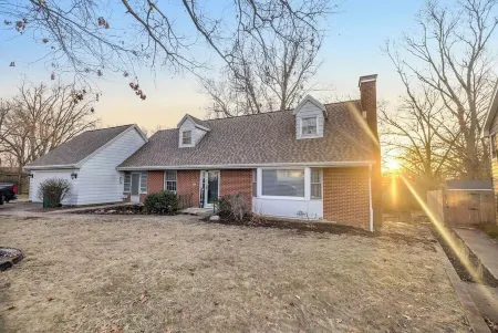 Pet-Friendly 5BR Lakeview Home~~Sleeps 14~~3,300 Sq. Ft.