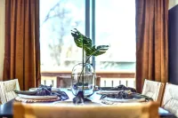 Willmar Jungle Safari Retreat! Hotels in Willmar