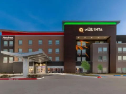 La Quinta Inn & Suites by Wyndham DeSoto Hotels in DeSoto