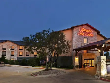 Hampton Inn & Suites Austin-Lakeway Отели рядом с достопримечательностью «High 5»