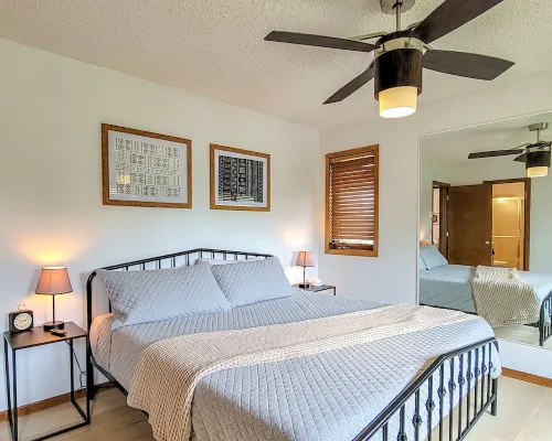 Breezy Hills - Unit 3; Lake Bemidji, King Bed, Kayaks, PB Trail Private Access โรงแรมในเบมิดจิ