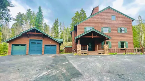 Breck’s Grand Estate with Hot Tub, Game Room and Alpine Vistas for 10