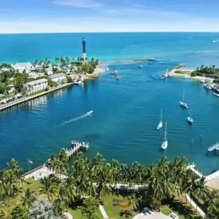 Luxury Sanctuary! Modern 2Br Only 6 Min to Beach