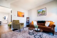 Tipp Hill Home, near local eateries and pubs, walkable, near SU and Hospitals