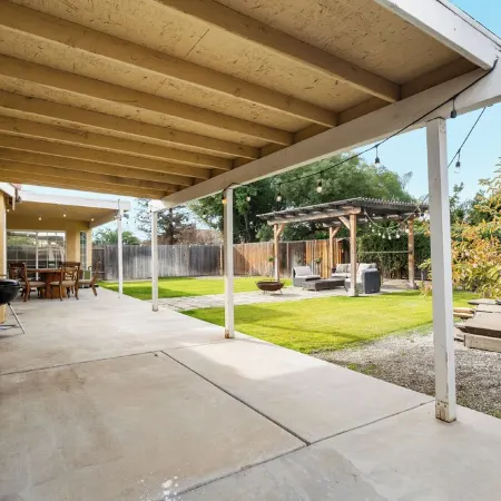 NW Gem! Modern 4BR Home:Cozy Elegance, Near Parks, Dining & Easy Freeway Access