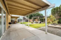 NW Gem! Modern 4BR Home:Cozy Elegance, Near Parks, Dining & Easy Freeway Access