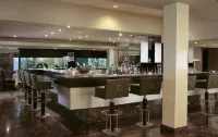 Adams Beach Hotel & Spa - bar