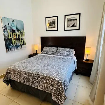 1 Bedroom Guest House - Walk to Everything - Roof Patio - Gym - Pickleball Court