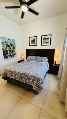 Beautifully Renovated 1 Bed Guest House - Walk to Everything - Roof Top Patio