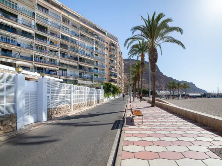 Navio Отели рядом с достопримечательностью «Aquarium Costa De Almeria»