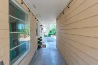 Woodsy, Quiet Neighborhood, 2 bedroom