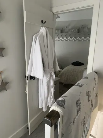 Cosy contemporary  cottage in village with own courtyard & original features.