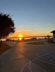 Cozy 2-bedroom caravan in nice Cleburne with AC, WiFi