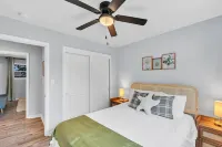 Charming 3bd - Near beaches - Foosball & Backyard - 3-نجوم