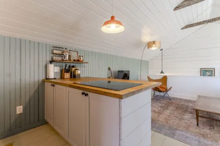 Kapitan’s cottage : Rustic, Private & steeped in Nature. Salt Pool Open Pets OK