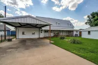 Updated 4BR Lakefront w/ Hot Tub, Dock & Fire Pit