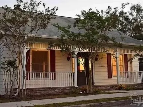 Historic home in downtown /  walking distance to restaurants and local breweries