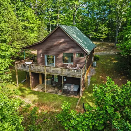 Mountain Views!! 3 Acre privacy, Fiber Optic Internet and more!