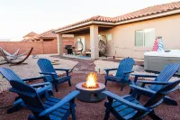 Red Rock Hangout: 5 Min to Antelope & Horseshoe + Hot Tub + Firepit + Game Room