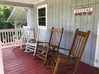 Cute Cottage, Pet and Family Friendly, Reduced Rates for  Longer Term Rentals