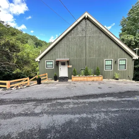 A-frame house 3 miles) to Center Hill Marina