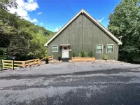 A-frame house 3 miles) to Center Hill Marina - Feriehus