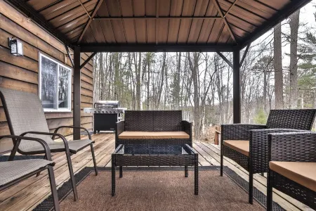 Cozy 4 BR Waterfront Retreat Near Bike Trails!  Pontoon Available! NEW LISTING