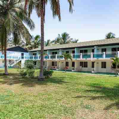 Bungalow Beach Hotel Hotel Exterior