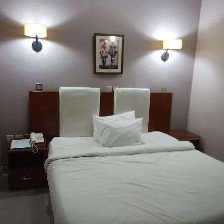 Le Ville Hotel and Suites