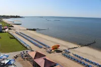 Water's Edge Resort & Spa - Beach