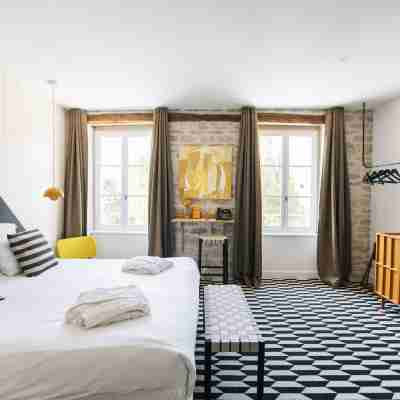 Castel de Très Girard - Hôtel & Restaurant Rooms
