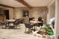 Le Jardin des 4M Saint-Symphorien-de-Mahun 호텔