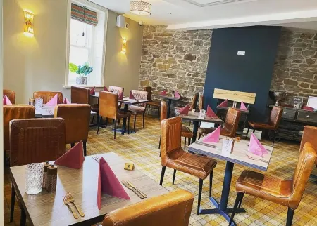 Tredegar Arms Hotel Отели в г. Abertillery