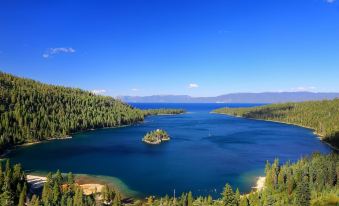 Luxury Mountain Chalet Deck w/ BBQ & Lake Views