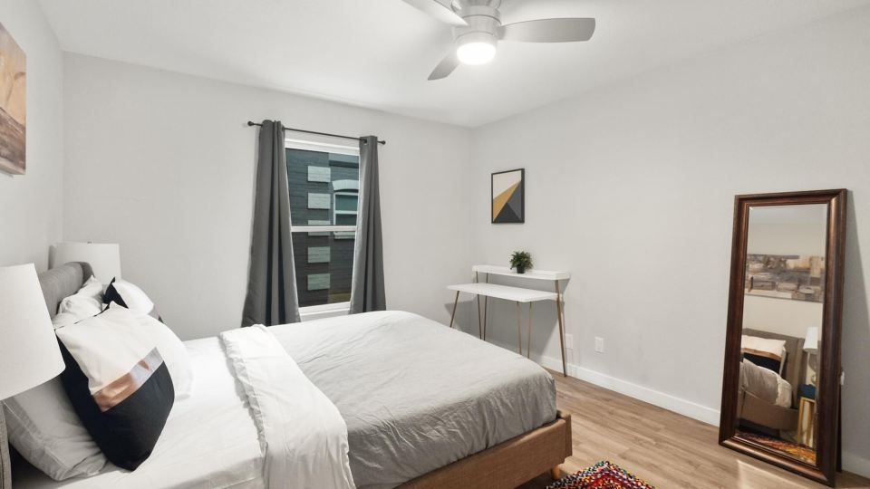 Stylish 2Br Near UT Hyde Park Evonify