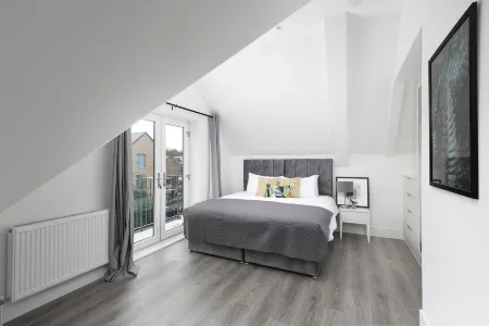 Skyvillion -Vineyard Court- Enfield 1Bed W/Balcony