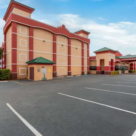 Baymont by Wyndham Orlando North Millenia